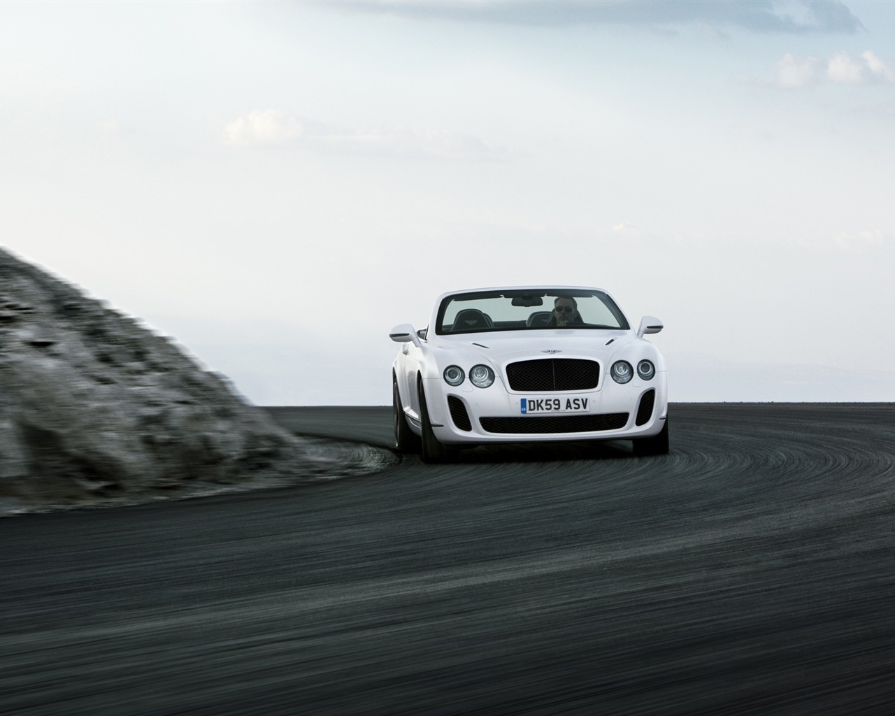 Bentley Continental Supersports Convertible - 2010 HD wallpaper #28 - 1280x1024