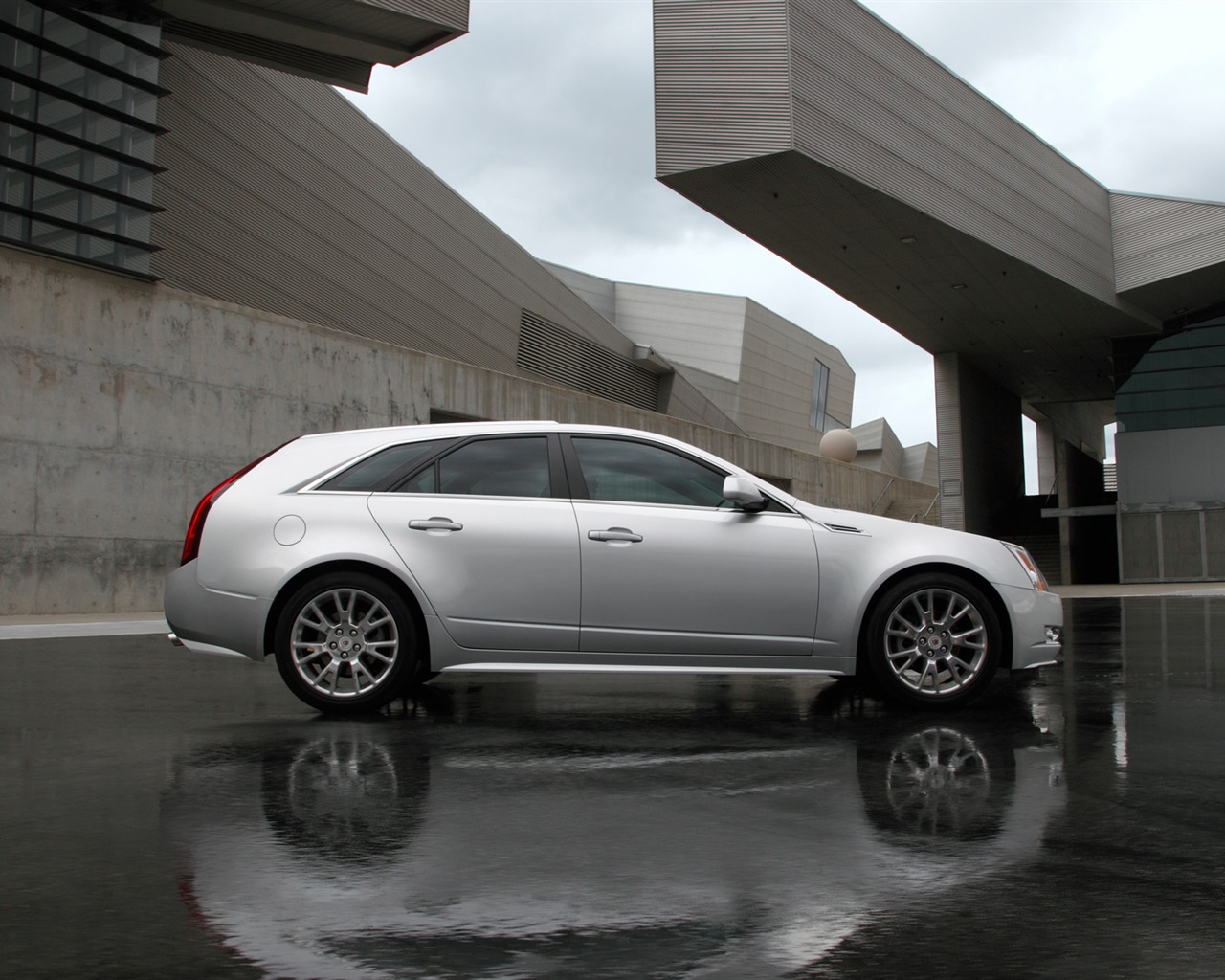 Cadillac CTS Sport Wagon - 2011 HD tapetu #8 - 1280x1024