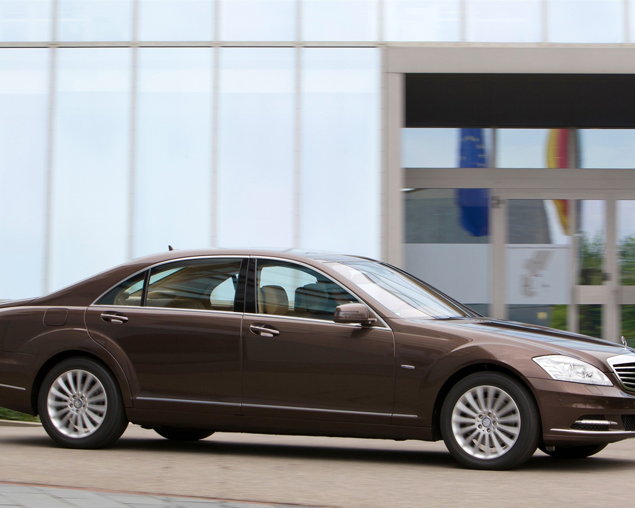 Mercedes-Benz S350 BlueEFFICIENCY BlueTEC - 2010 HD tapetu #1 - 1280x1024