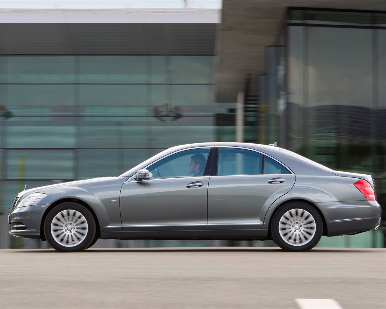 Mercedes-Benz S350 BlueEFFICIENCY BlueTEC - 2010 HD tapetu #12 - 1280x1024