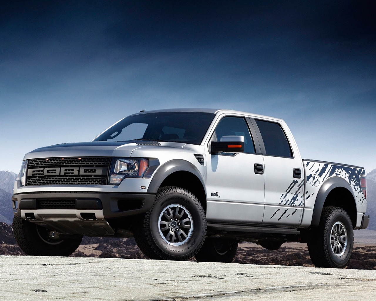 Ford F150 SVT Raptor - 2011 HD wallpaper #1 - 1280x1024