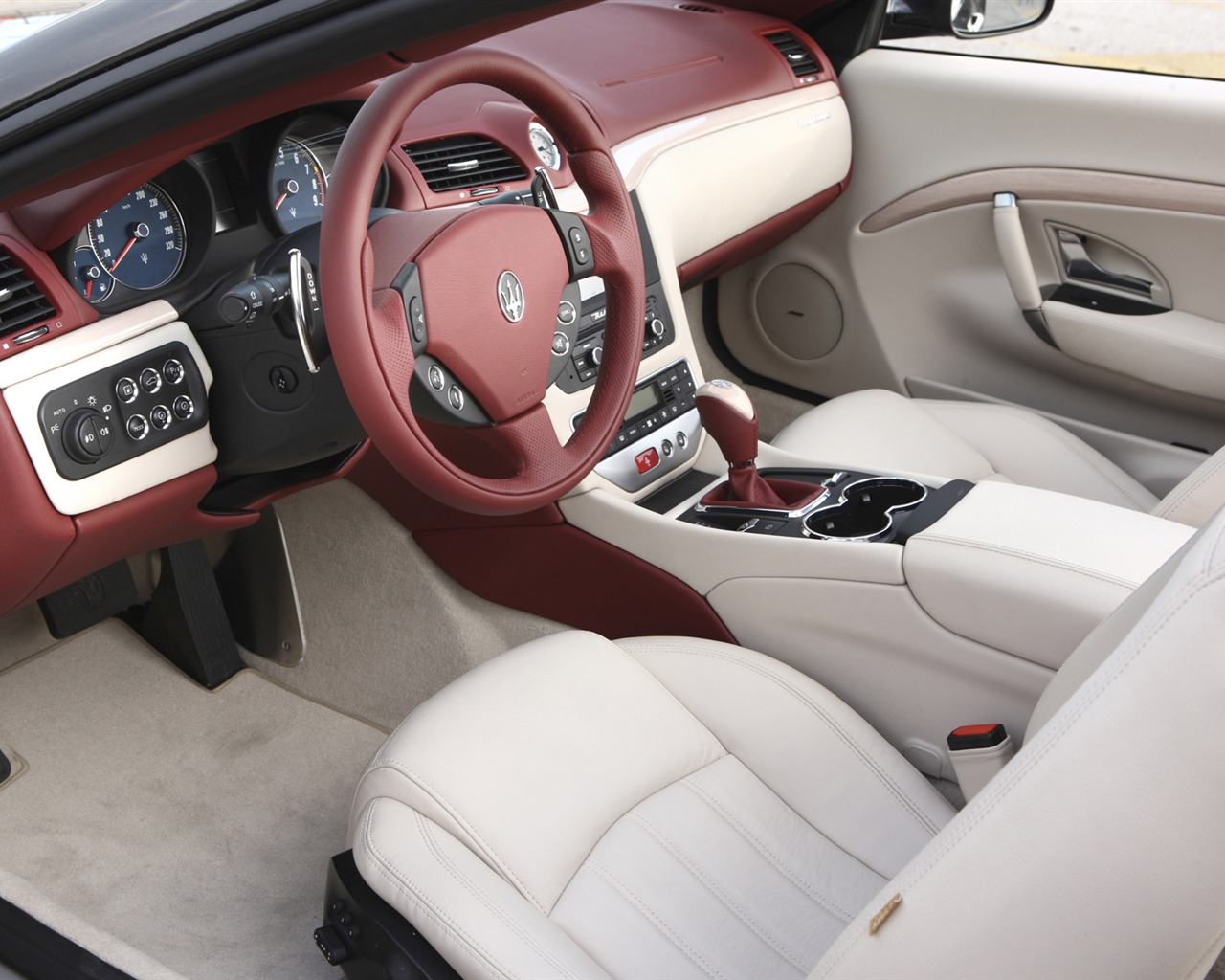 Maserati GranCabrio - 2010 HD tapetu #29 - 1280x1024