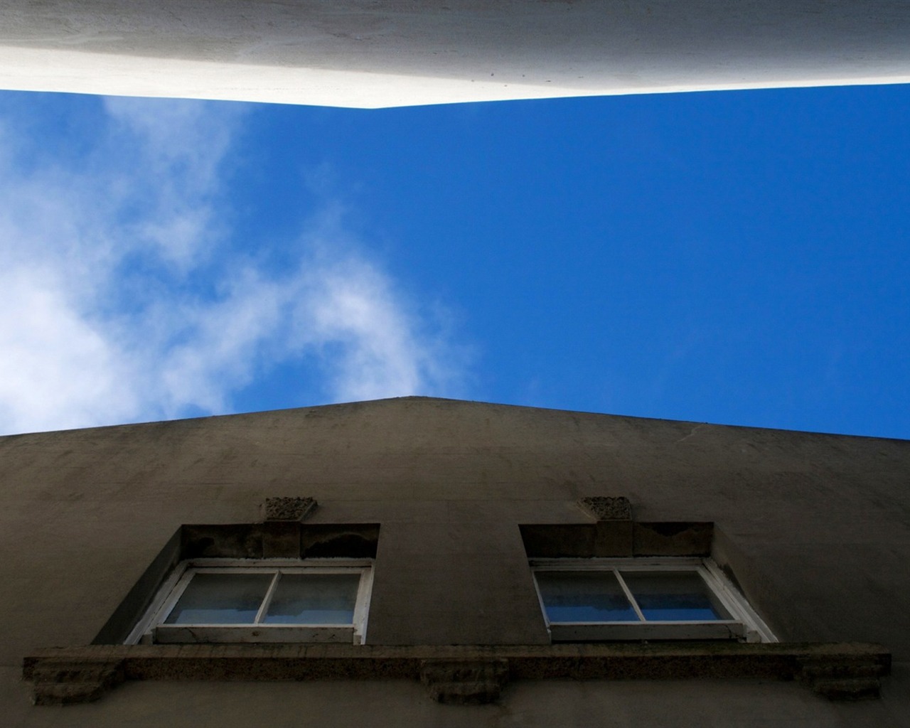 Město modré nebe tapety #5 - 1280x1024