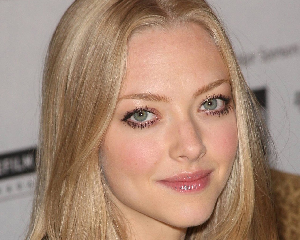 Amanda Seyfried krásnou tapetu #3 - 1280x1024
