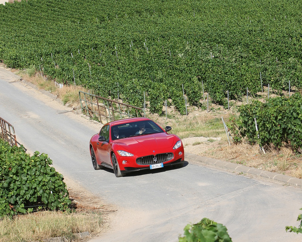 Maserati GranTurismo - 2010 HD tapetu #26 - 1280x1024