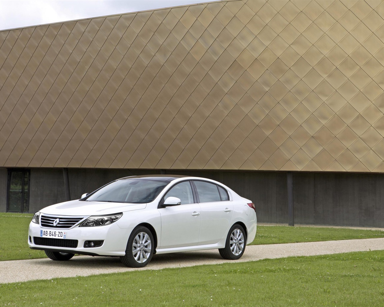 Renault Latitude - 2010 HD wallpaper #7 - 1280x1024