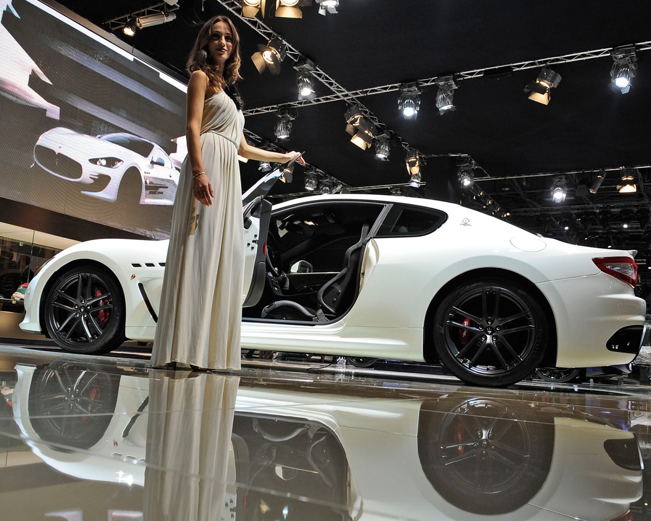 Maserati GranTurismo MC Stradale - 2010 HD tapetu #17 - 1280x1024