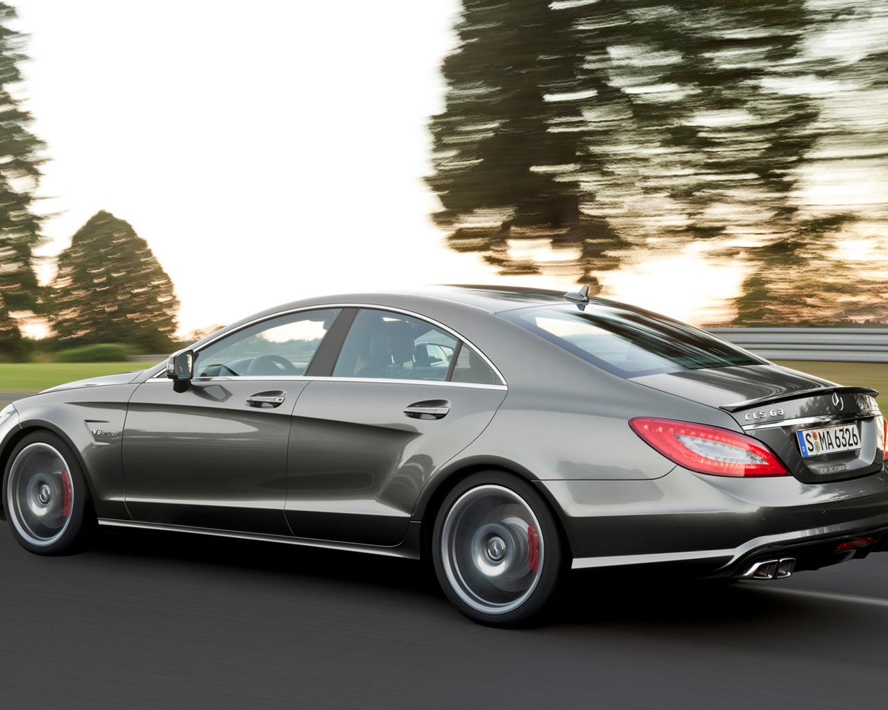 Mercedes-Benz AMG CLS63 - 2010 HD Wallpaper #18 - 1280x1024