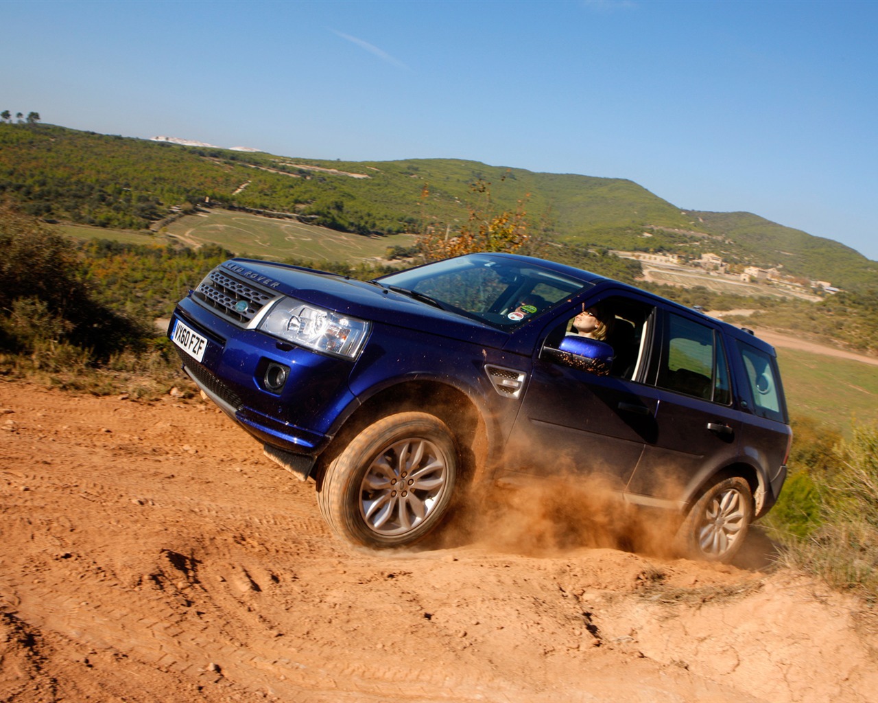 Land Rover Freelander 2-2011 HD wallpaper #1 - 1280x1024