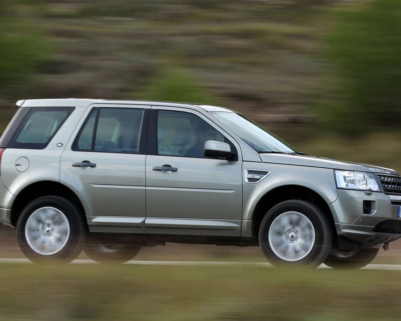 Land Rover Freelander 2-2011 HD wallpaper #32 - 1280x1024