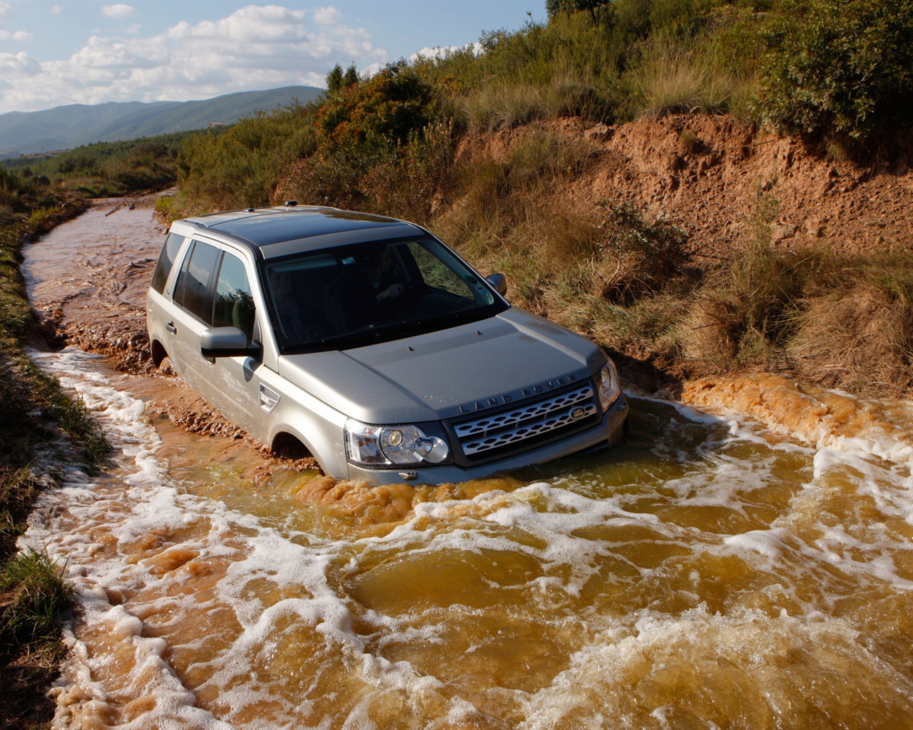 Land Rover Freelander 2-2011 HD wallpaper #35 - 1280x1024