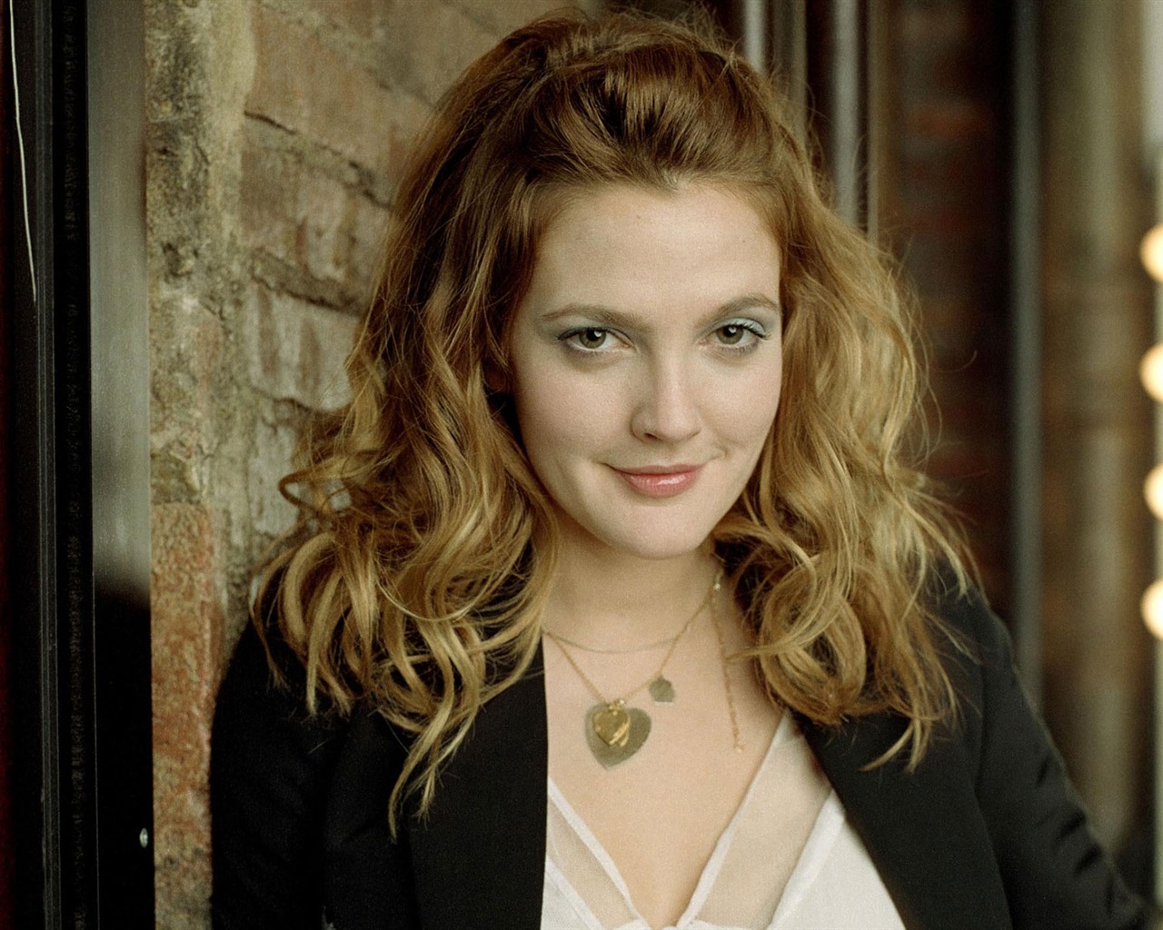 Drew Barrymore belle wallpaper #1 - 1280x1024