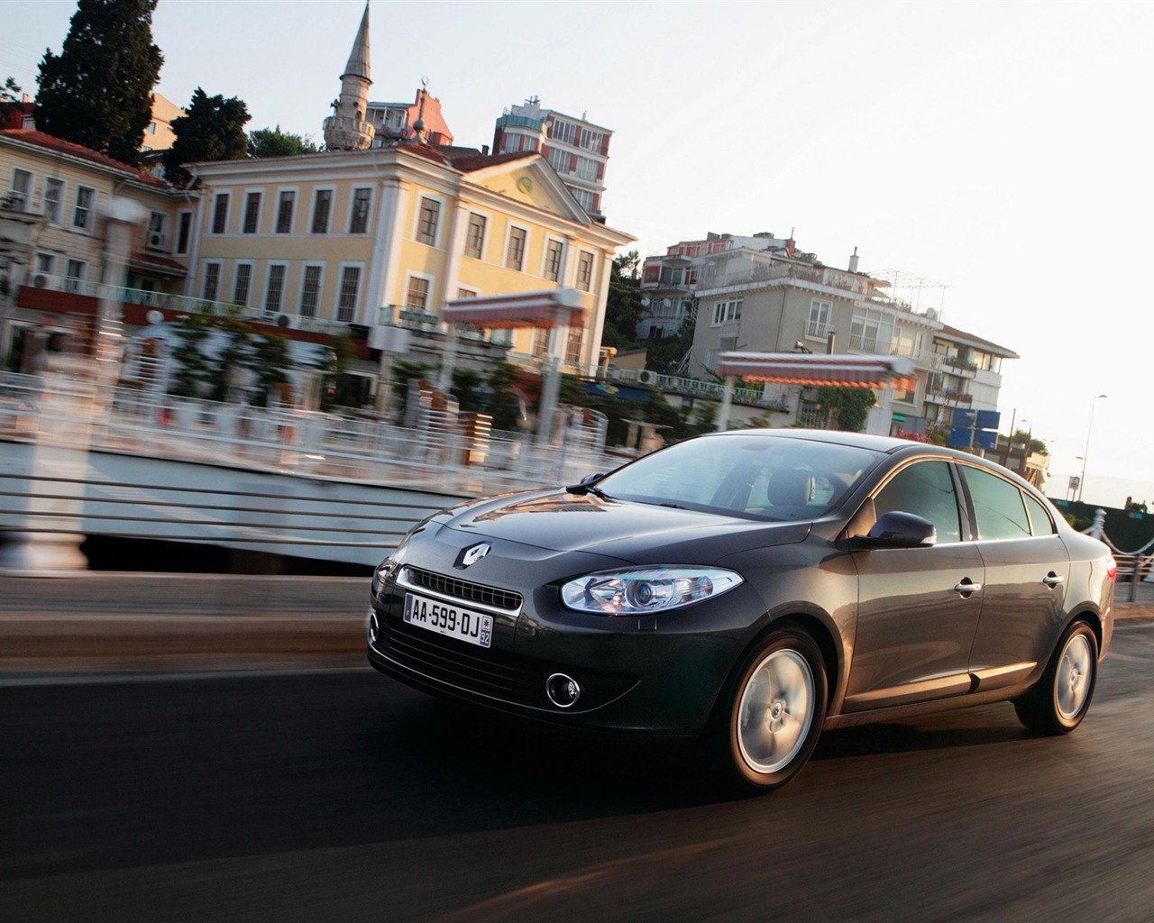 Renault Fluence - 2009 HD Tapety na plochu #4 - 1280x1024