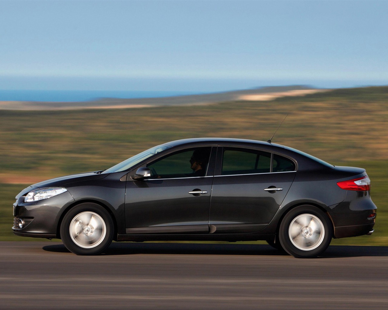 Renault Fluence - 2009 HD Tapety na plochu #11 - 1280x1024