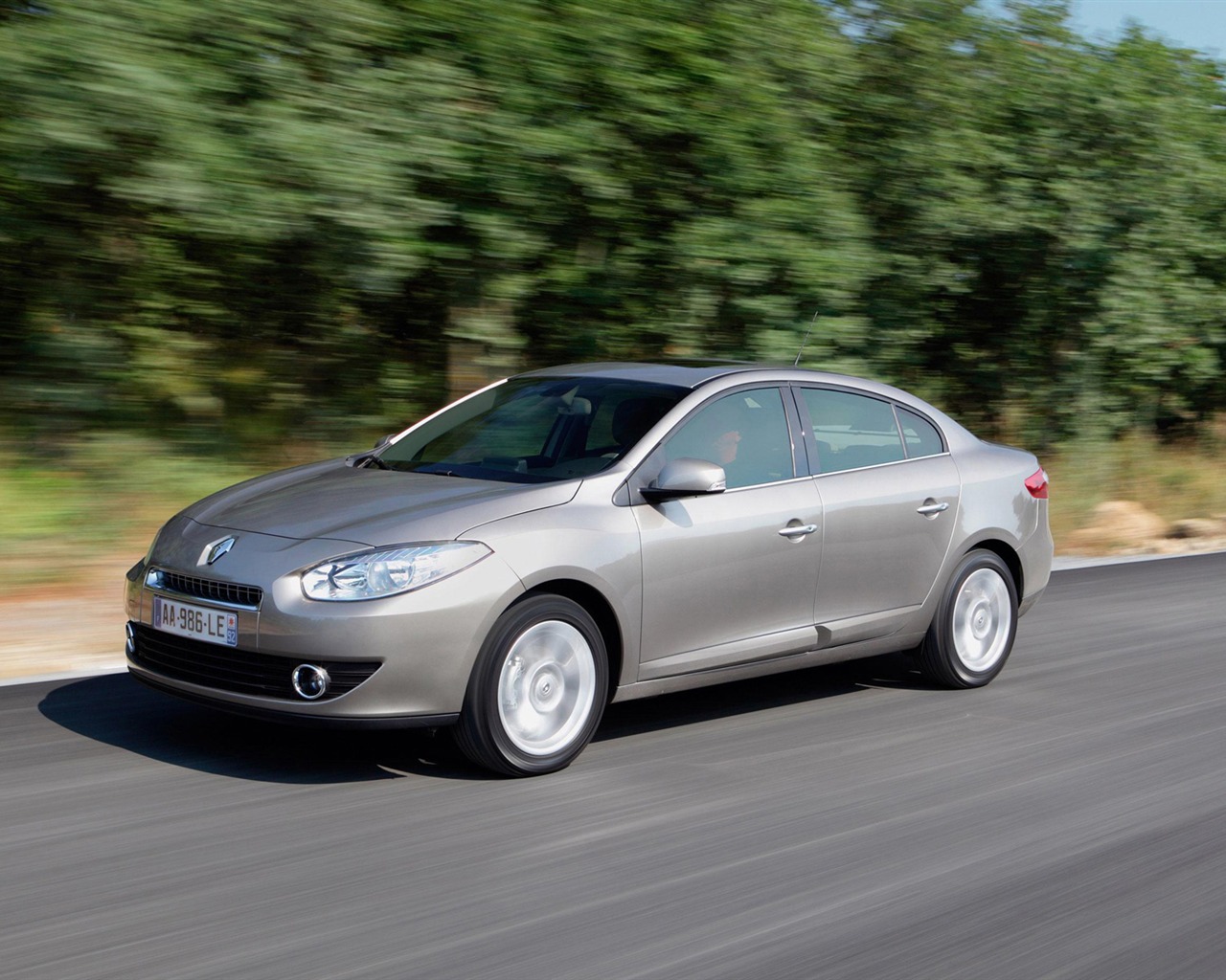 Renault Fluence - 2009 HD Tapety na plochu #24 - 1280x1024