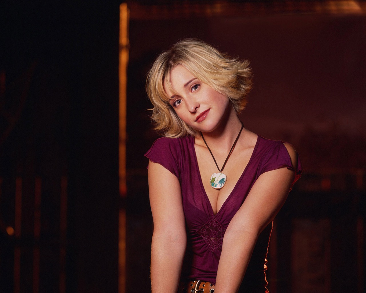 Allison Mack hermoso fondo de pantalla #18 - 1280x1024