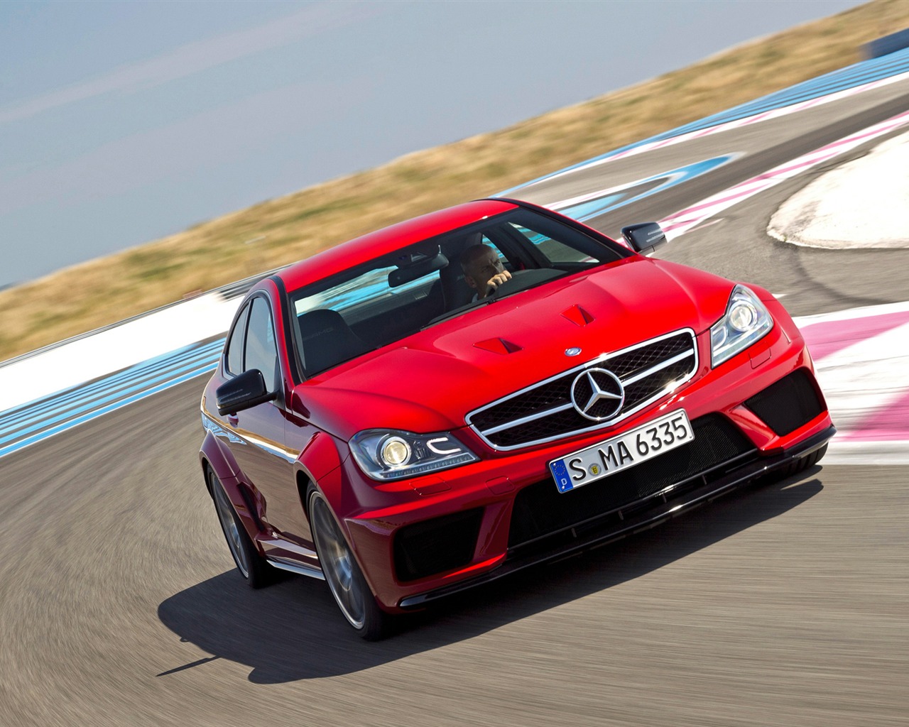 Mercedes-Benz C63 AMG Black Series Coupe - 2011 HD wallpapers #1 - 1280x1024