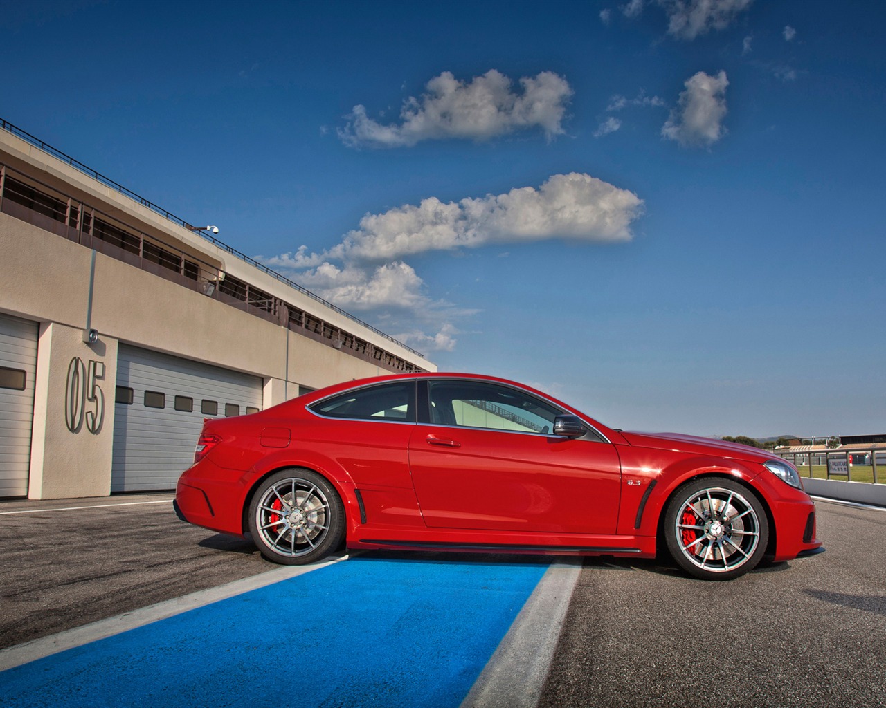 Mercedes-Benz C63 AMG Black Series Coupe - 2011 HD wallpapers #9 - 1280x1024