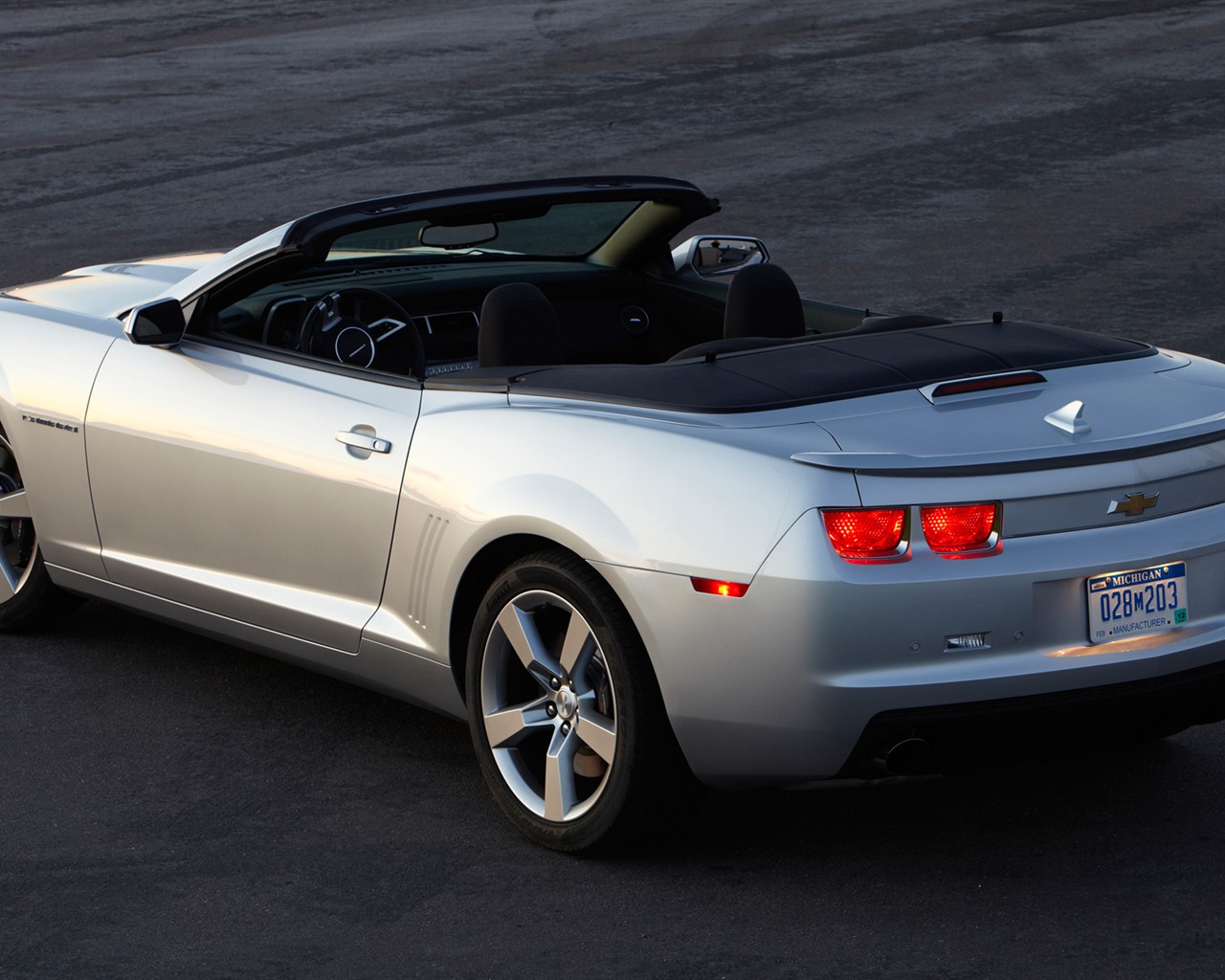 Chevrolet Camaro Convertible - 2010 HD tapety na plochu #12 - 1280x1024