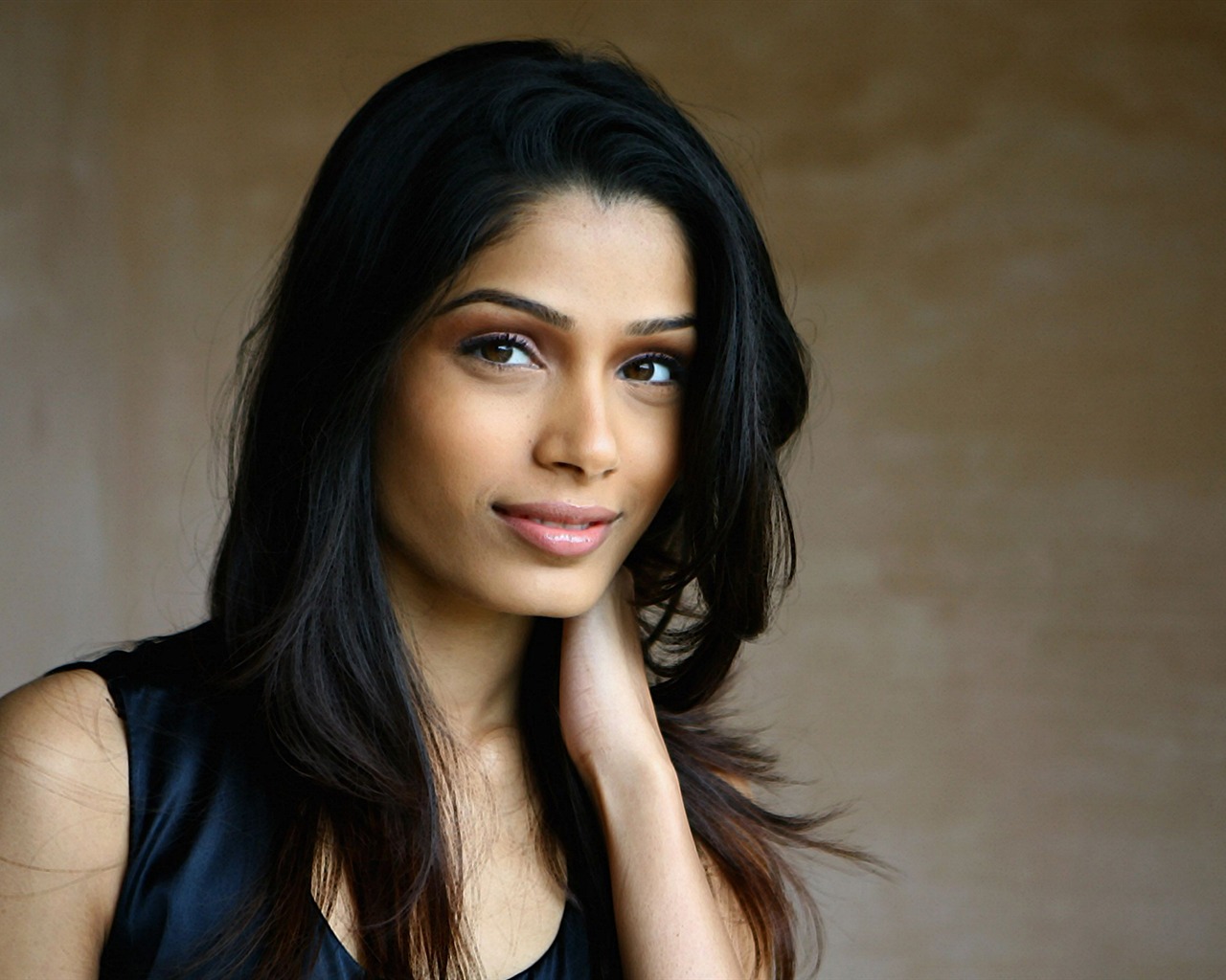 Freida Pinto 芙蕾達·平托 美女壁紙 #6 - 1280x1024