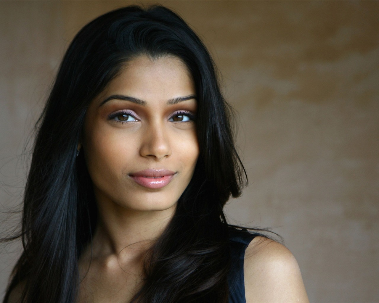 Freida Pinto 芙蕾达·平托 美女壁纸9 - 1280x1024