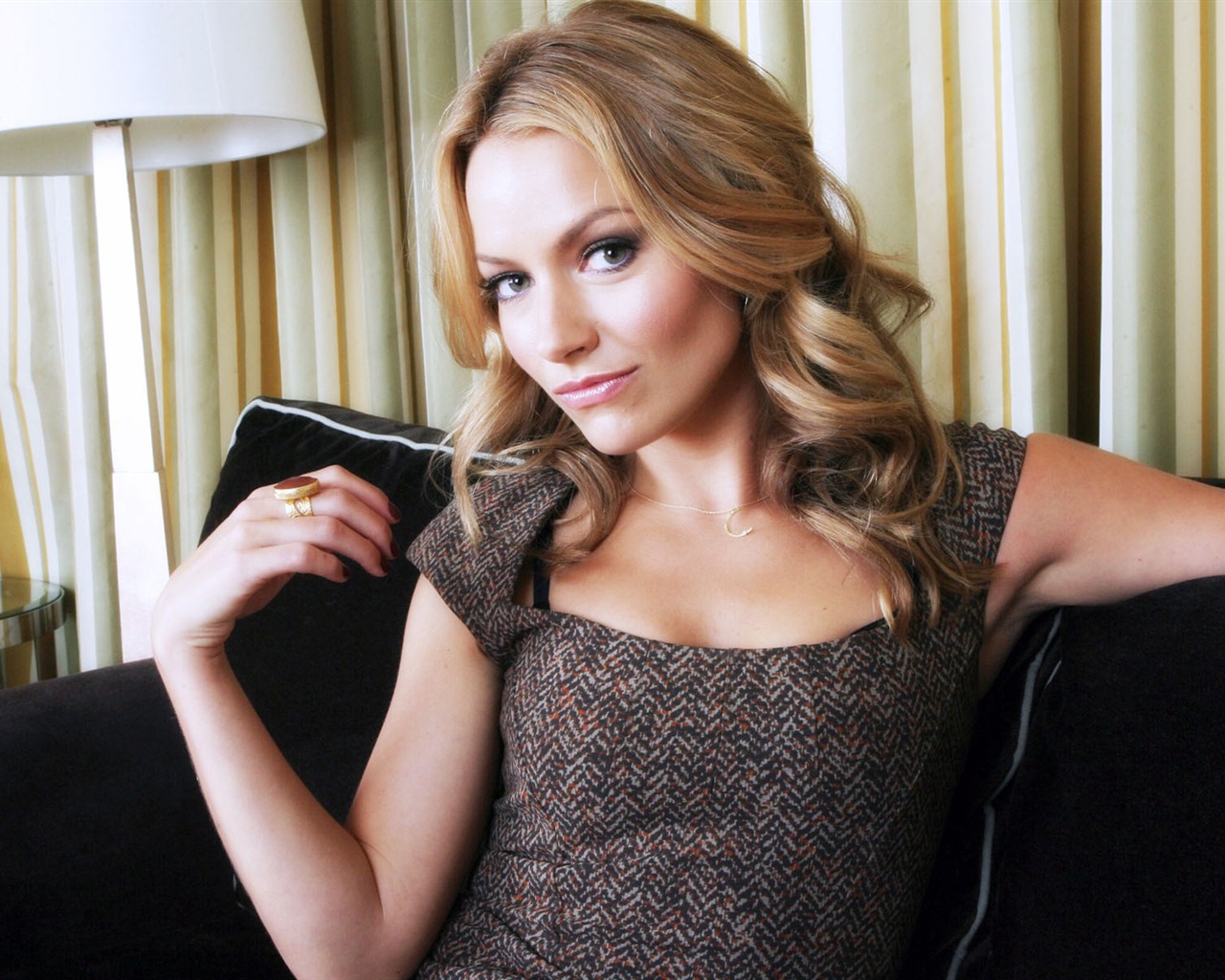 Becki Newton krásnou tapetu #4 - 1280x1024