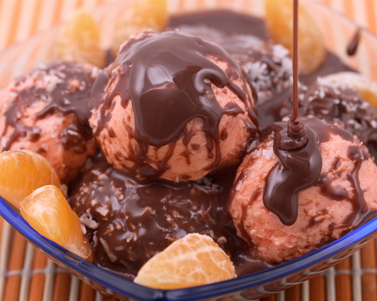 Rich and attractive gourmet desserts wallpapers #11 - 1280x1024
