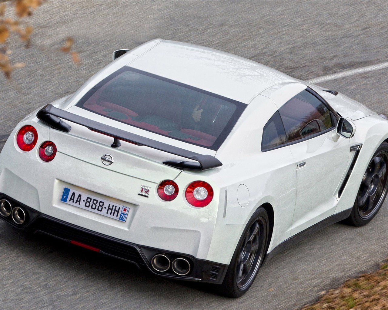 Nissan GT-R egoista 2011 HD tapety na plochu #3 - 1280x1024