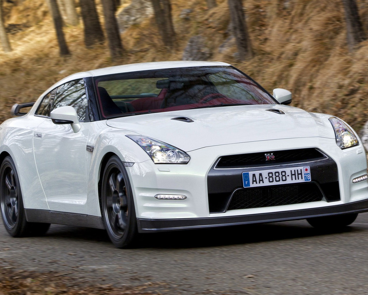 Nissan GT-R egoista 2011 HD tapety na plochu #4 - 1280x1024