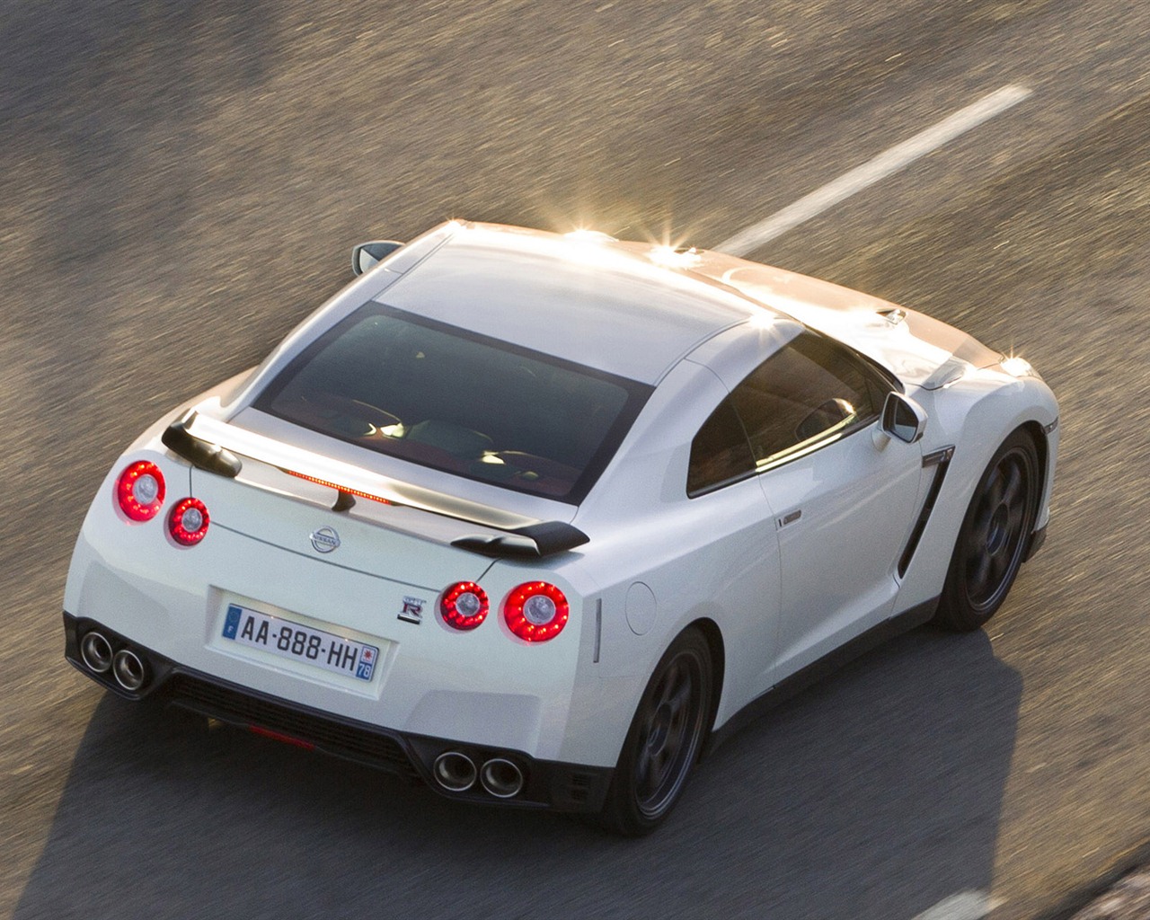 Nissan GT-R egoista 2011 HD tapety na plochu #6 - 1280x1024