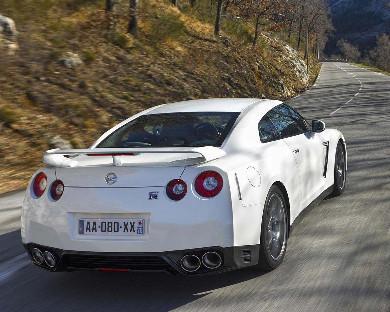 Nissan GT-R egoista 2011 HD tapety na plochu #16 - 1280x1024