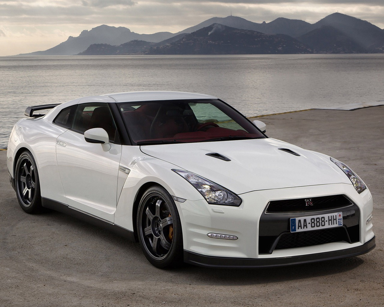Nissan GT-R egoista 2011 HD tapety na plochu #18 - 1280x1024