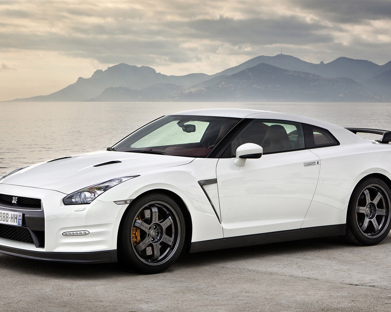 Nissan GT-R egoista 2011 HD tapety na plochu #20 - 1280x1024