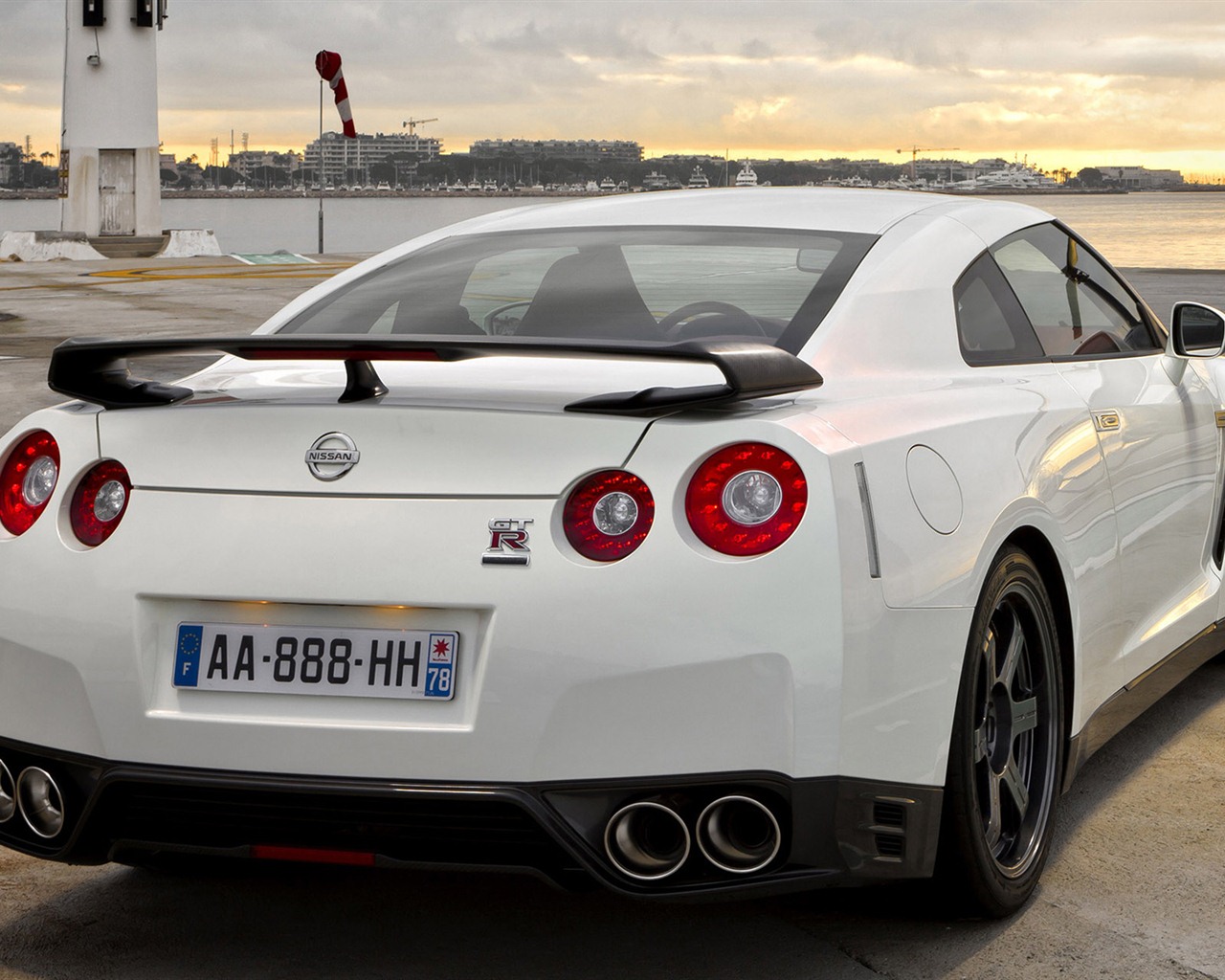 Nissan GT-R egoista 2011 HD tapety na plochu #21 - 1280x1024