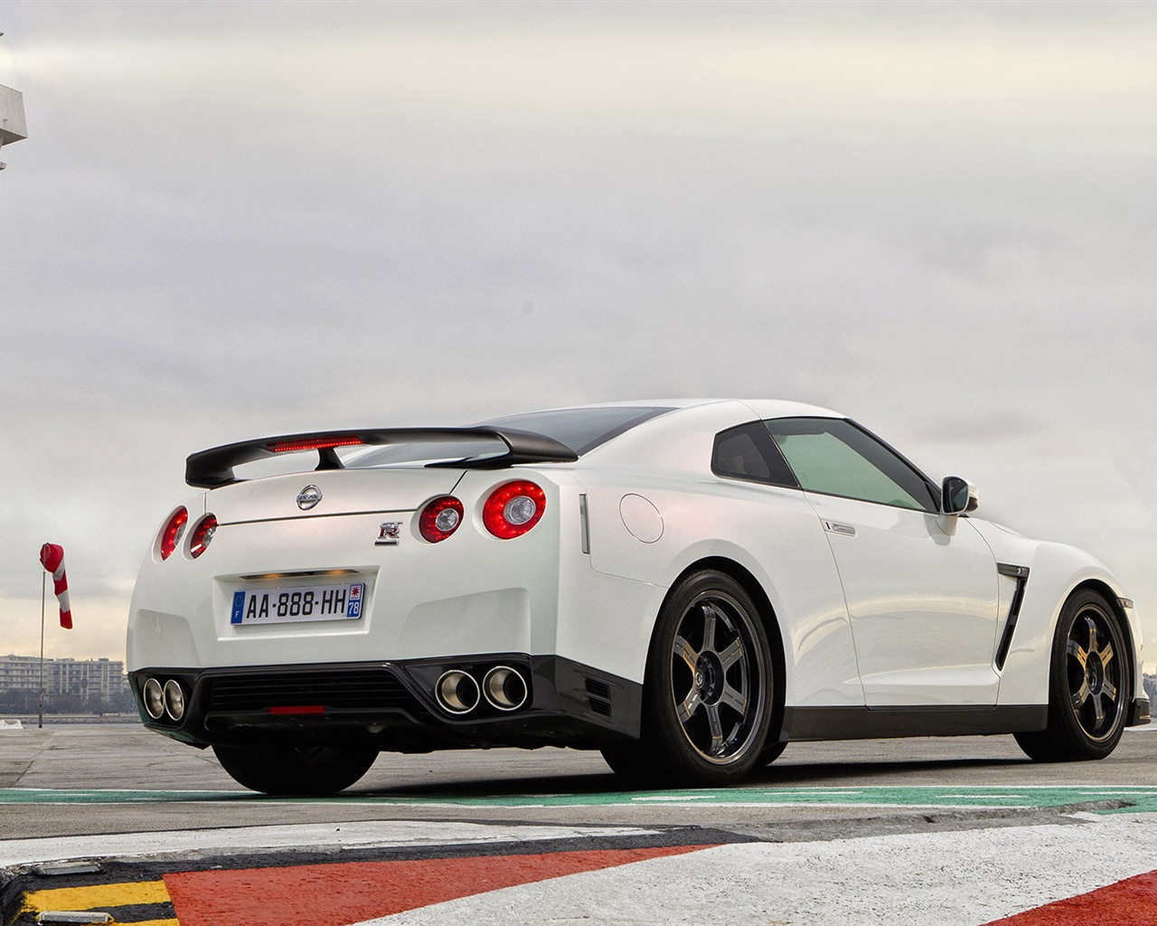 Nissan GT-R egoista 2011 HD tapety na plochu #25 - 1280x1024