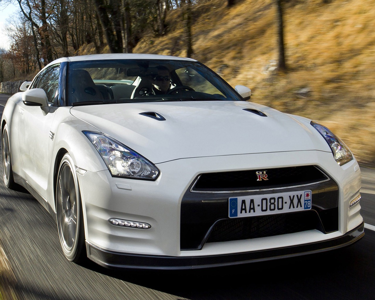 Nissan GT-R egoista 2011 HD tapety na plochu #27 - 1280x1024
