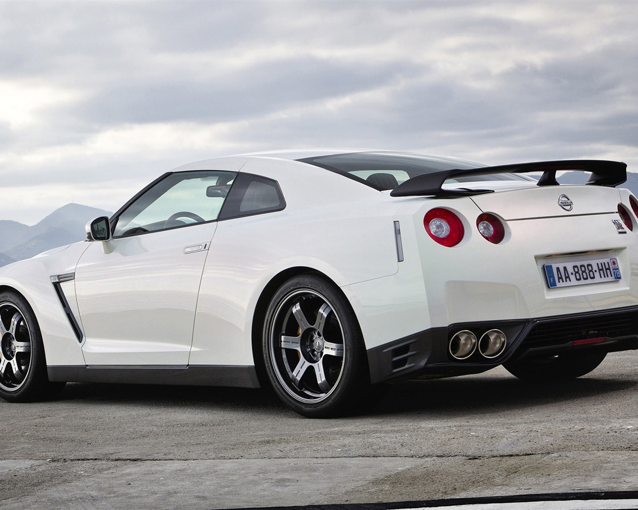 Nissan GT-R egoista 2011 HD tapety na plochu #36 - 1280x1024