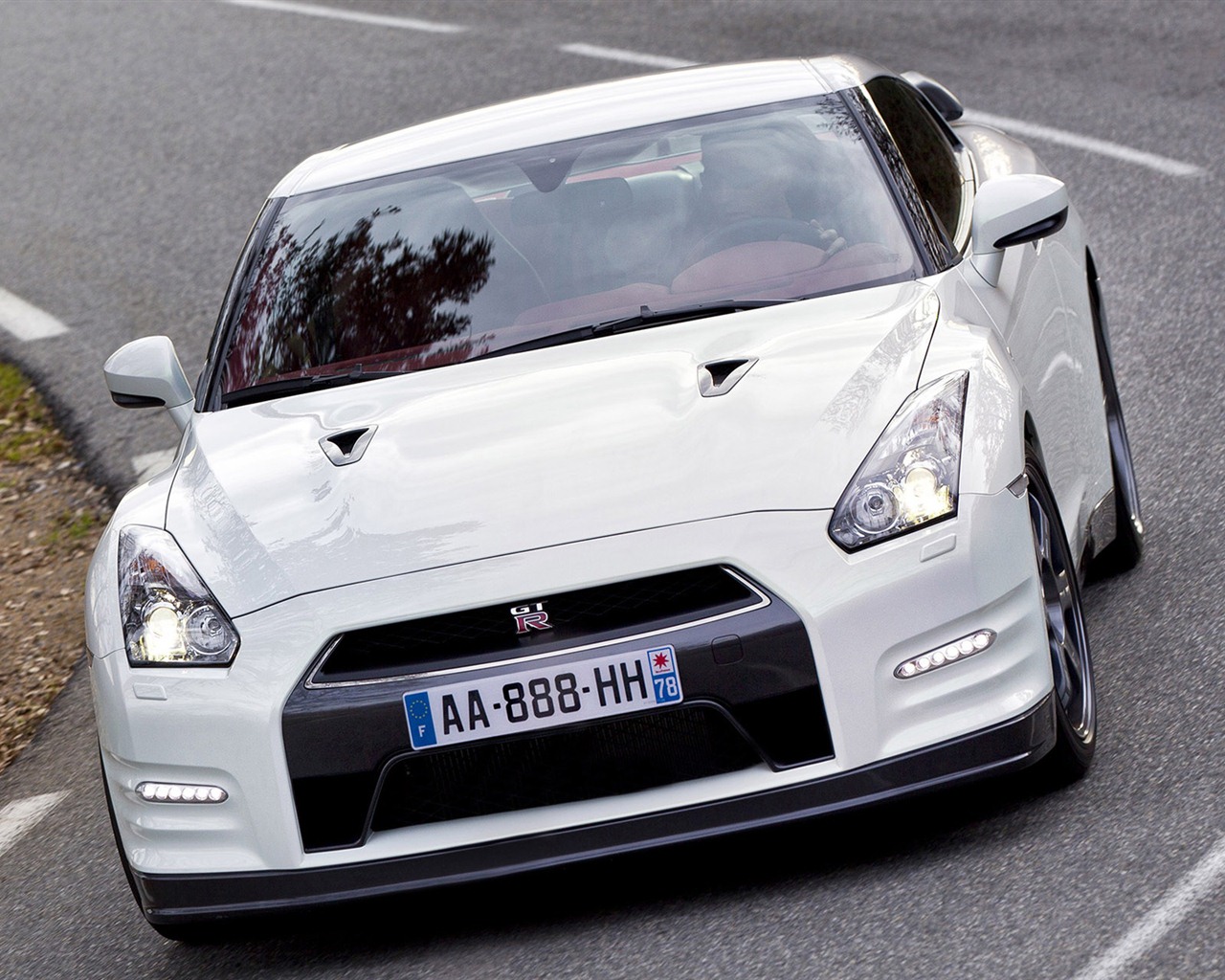 Nissan GT-R Egoist 2011 日产GT-R 利己主义 高清壁纸39 - 1280x1024