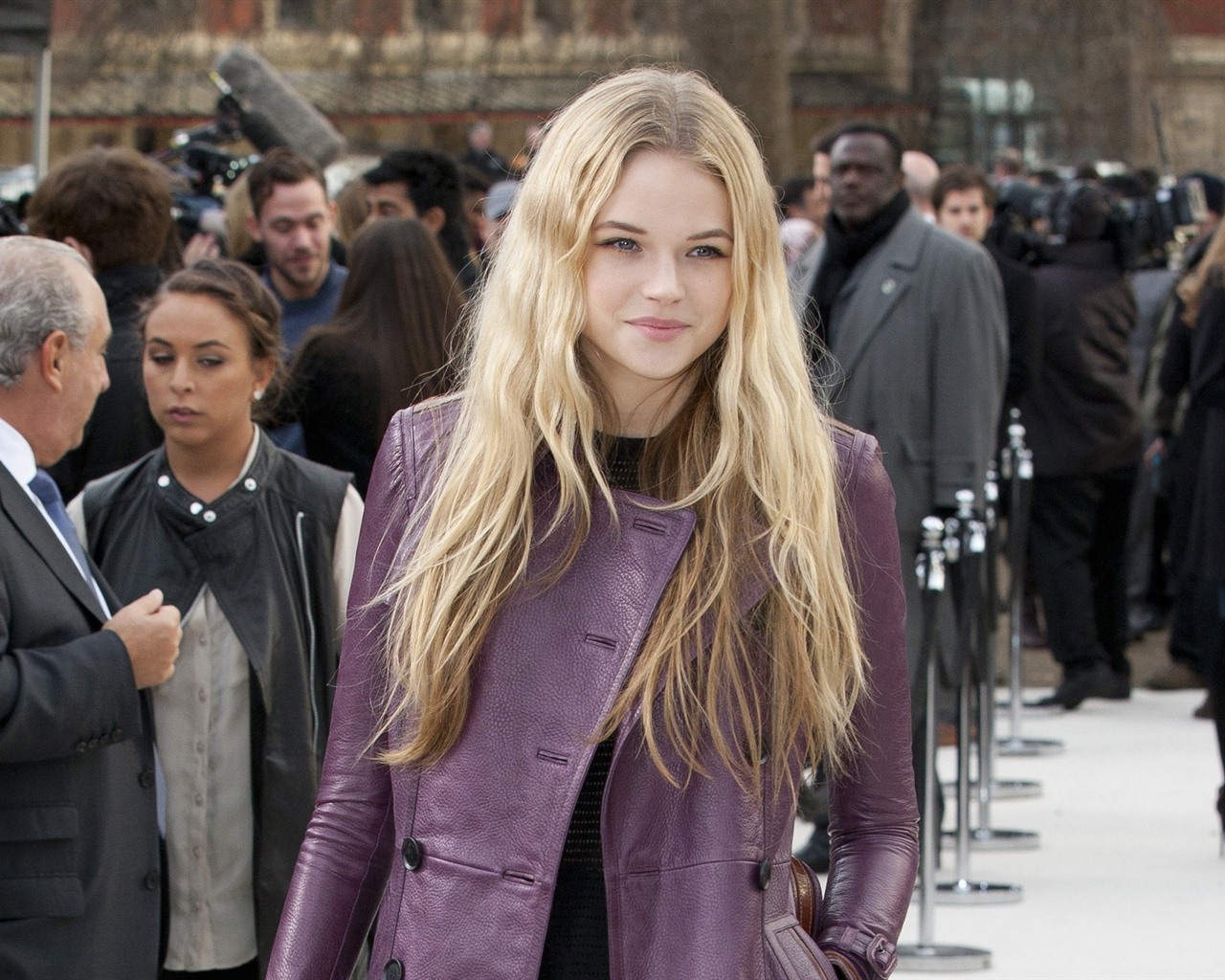Gabriella Wilde krásné tapety na plochu #13 - 1280x1024