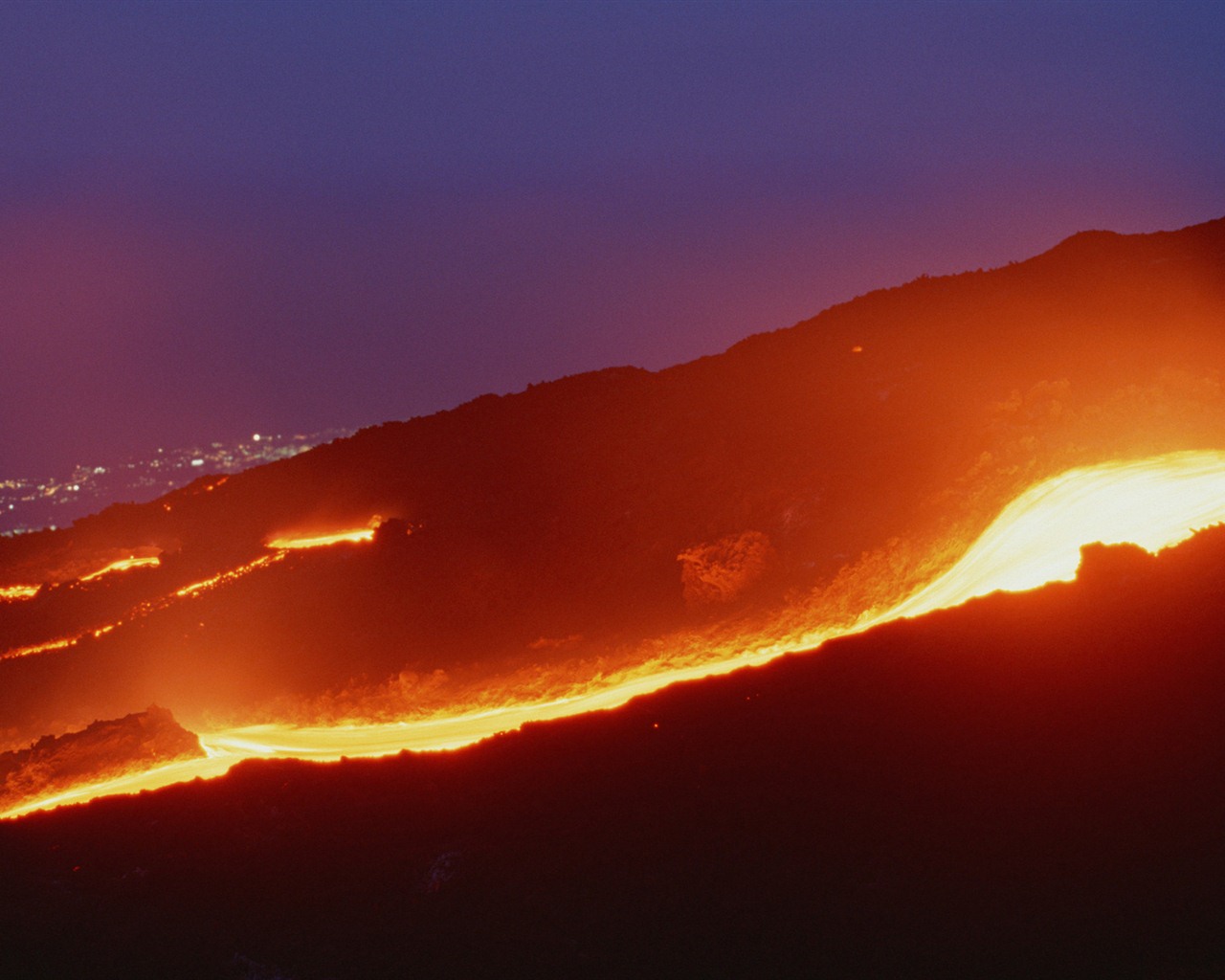 Sopečná erupce nádherné krajiny tapety #6 - 1280x1024