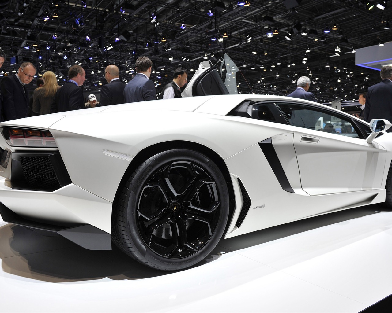 2012 Lamborghini Aventador LP700-4 蘭博基尼高清壁紙 #42 - 1280x1024