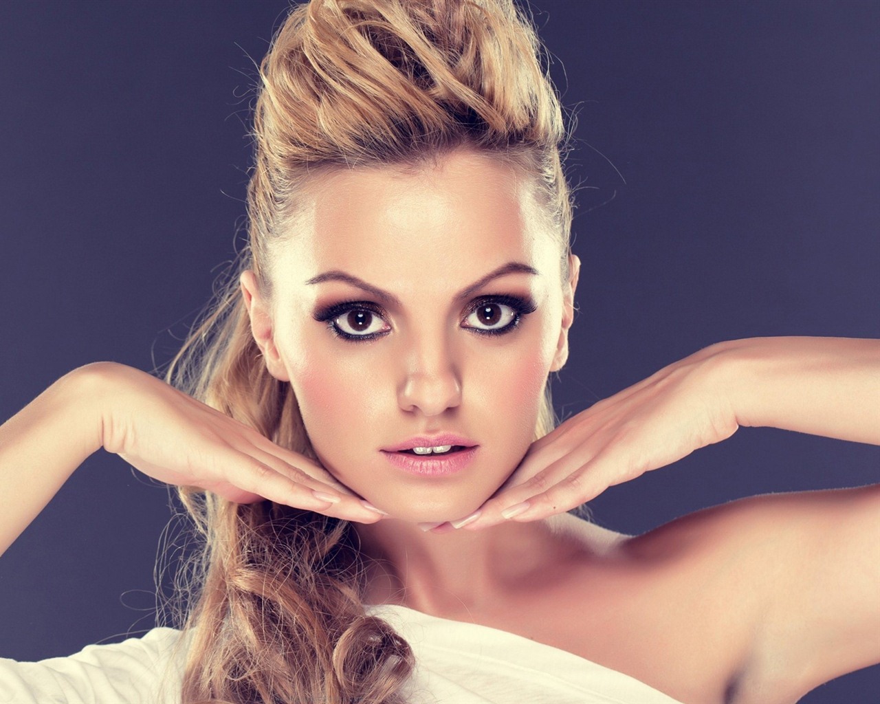 Alexandra Stan krásné Tapety na plochu #1 - 1280x1024