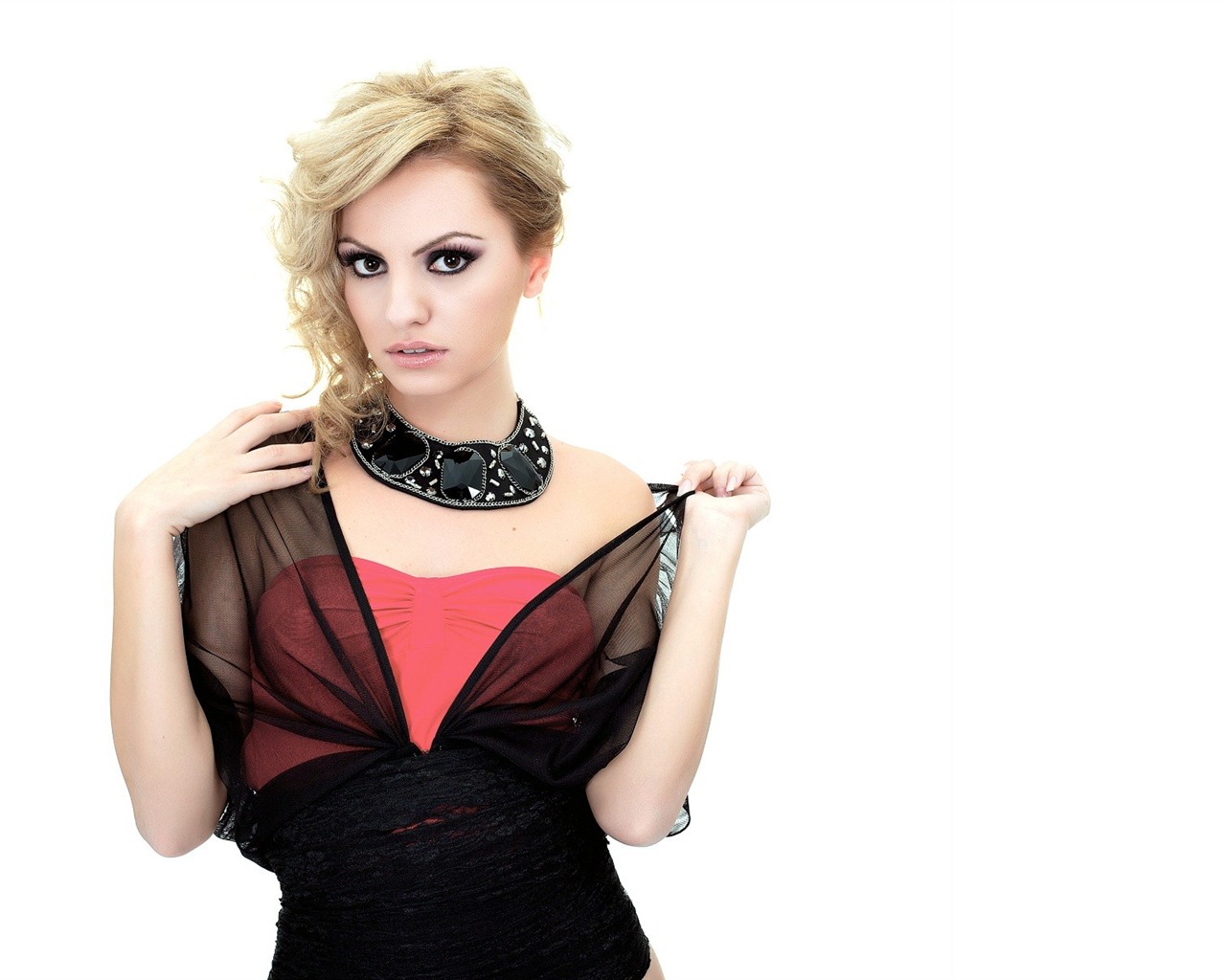 Alexandra Stan krásné Tapety na plochu #2 - 1280x1024
