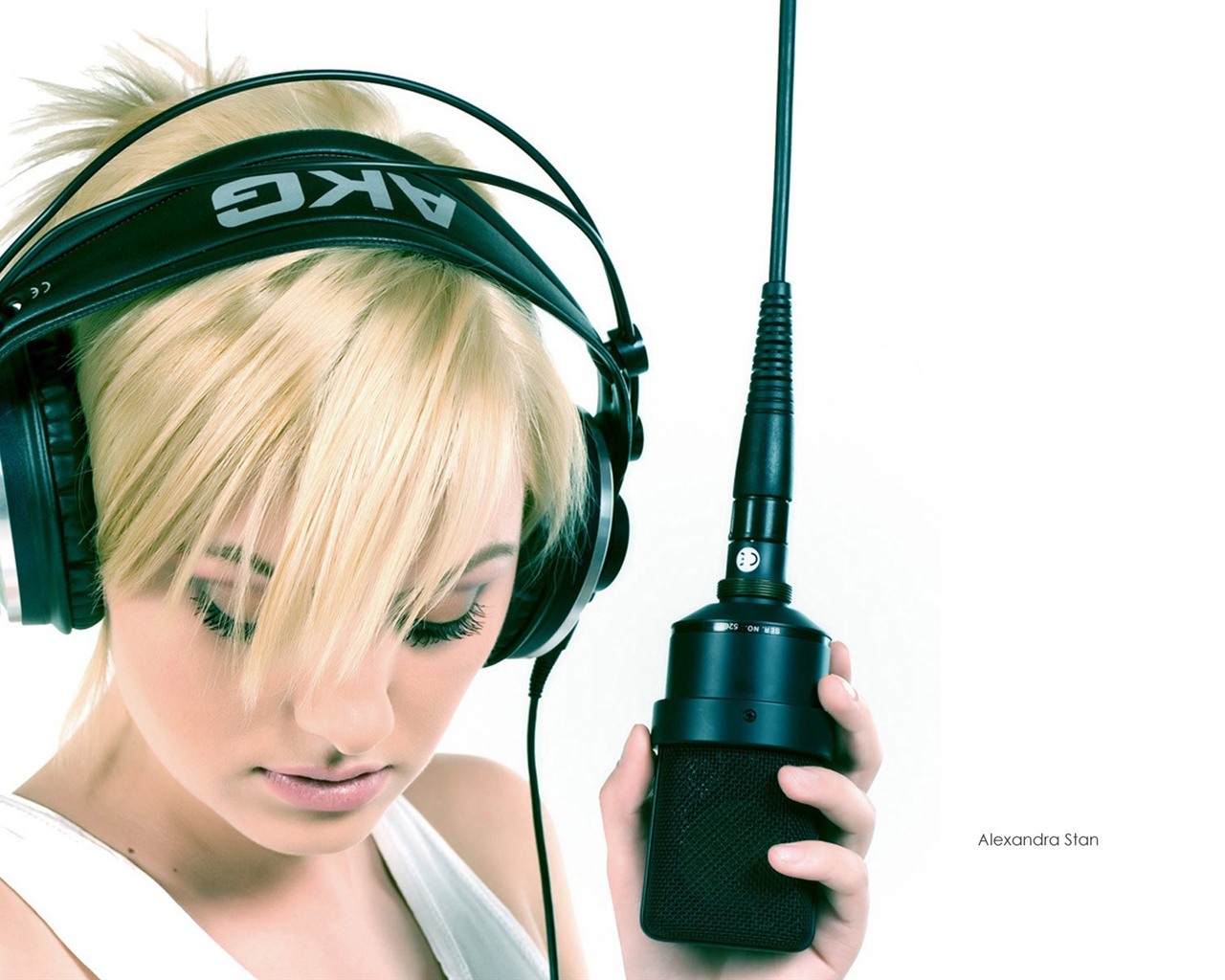 Alexandra Stan krásné Tapety na plochu #7 - 1280x1024