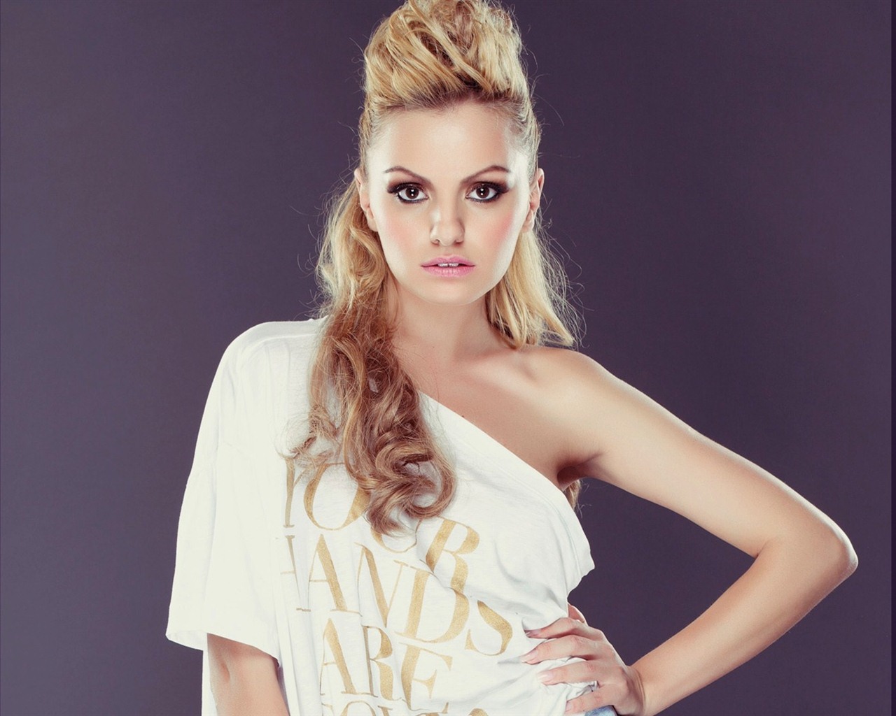 Alexandra Stan krásné Tapety na plochu #9 - 1280x1024