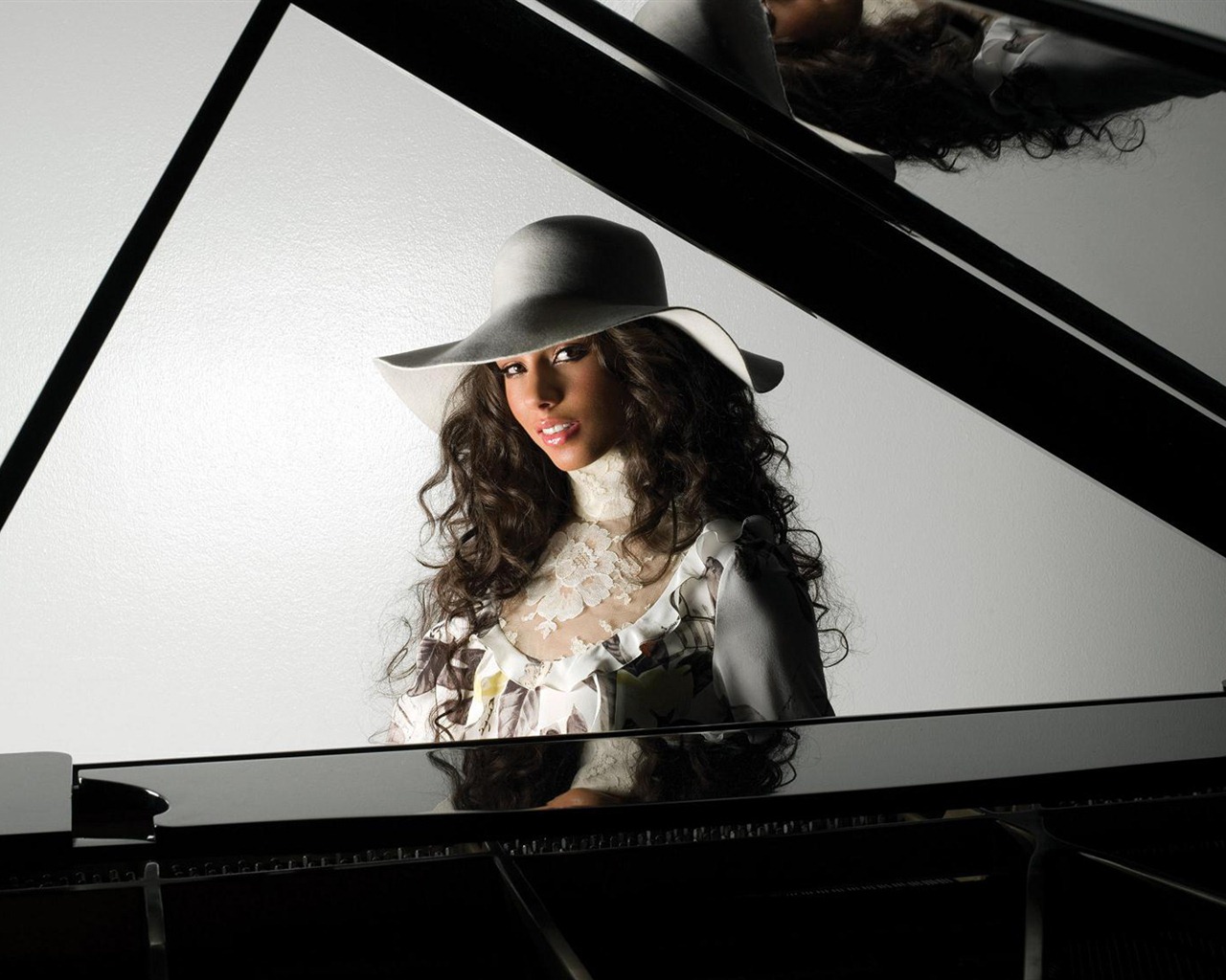 Alicia Keys krásné Tapety na plochu #4 - 1280x1024