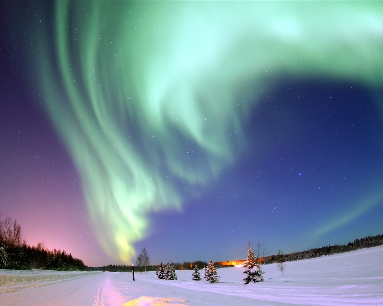 Natural wonders of the Northern Lights HD Wallpaper (2) #22 - 1280x1024