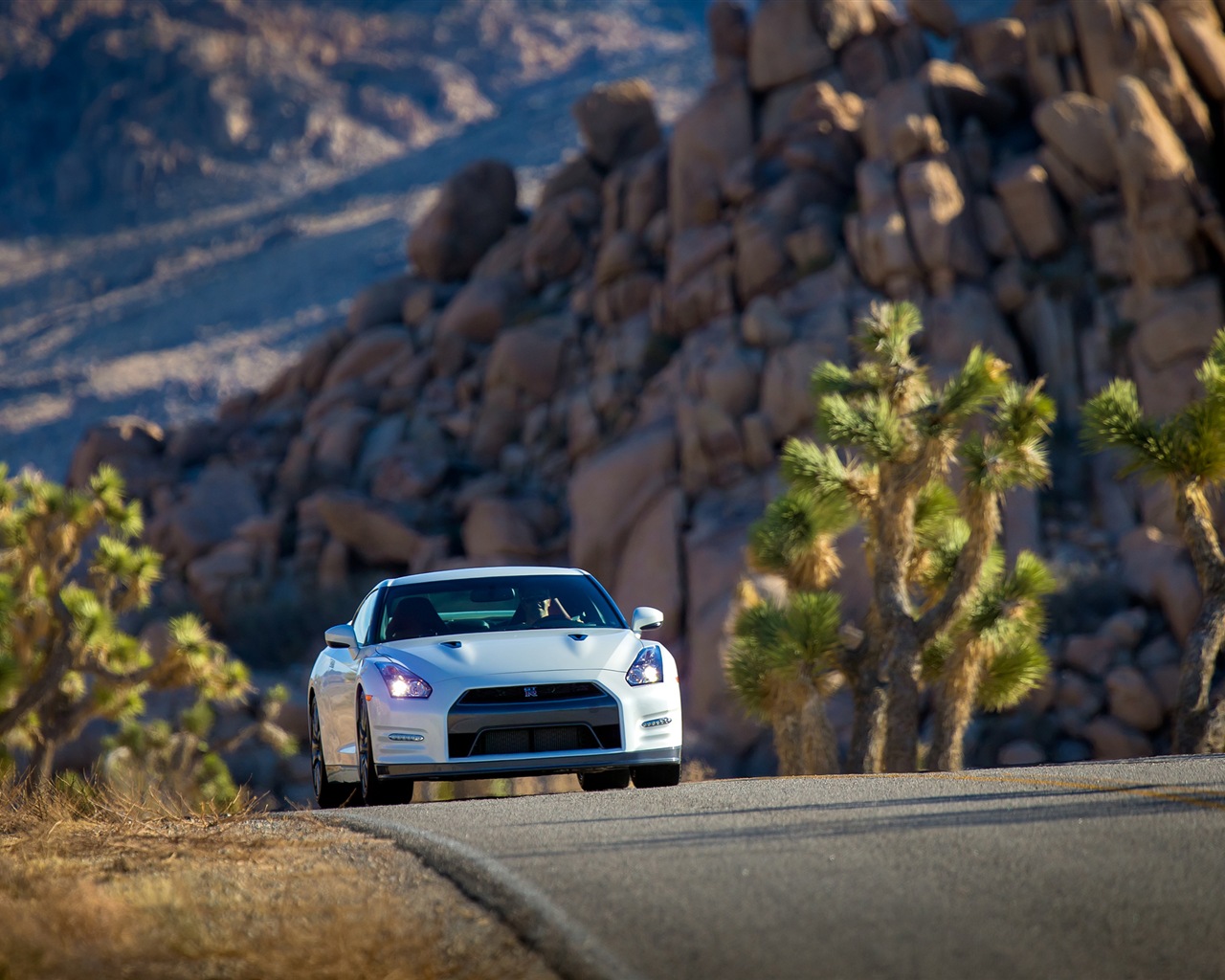 2013 Nissan GT-R R35 USA verze HD Tapety na plochu #7 - 1280x1024