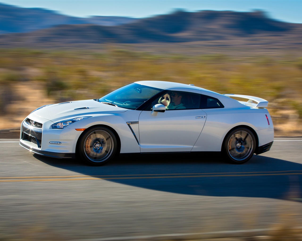 2013 Nissan GT-R R35 USA verze HD Tapety na plochu #11 - 1280x1024
