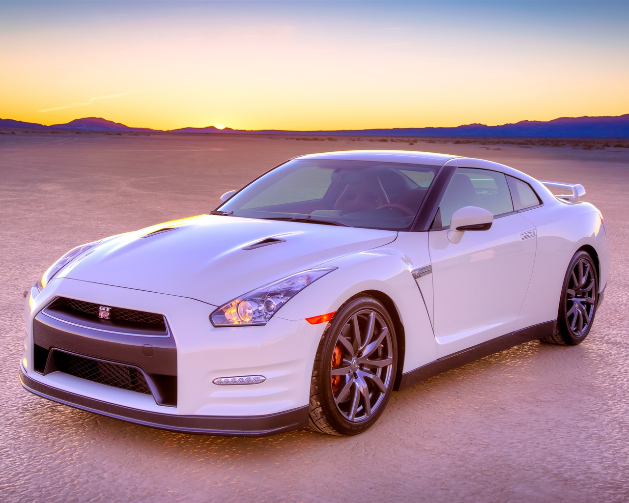 2013 Nissan GT-R R35 USA version 日產美國版高清壁紙 #15 - 1280x1024